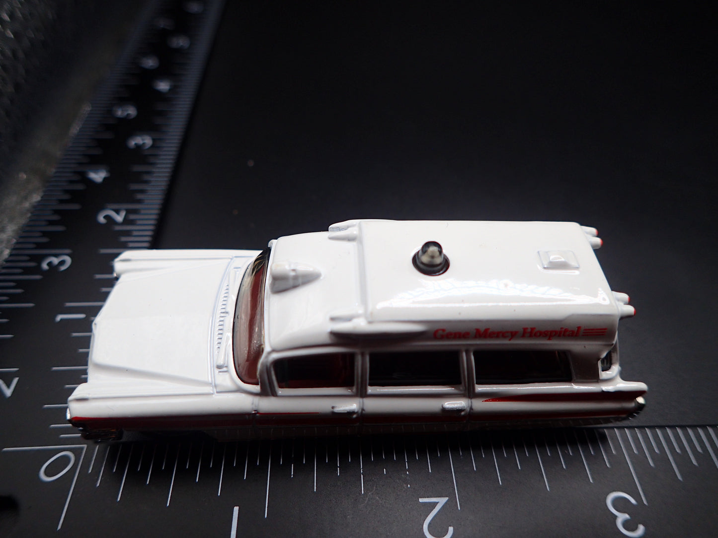 1963 63 CADILLAC AMBULANCE RARE 1:81 COLLECTIBLE DIORAMA DIECAST MODEL CAR