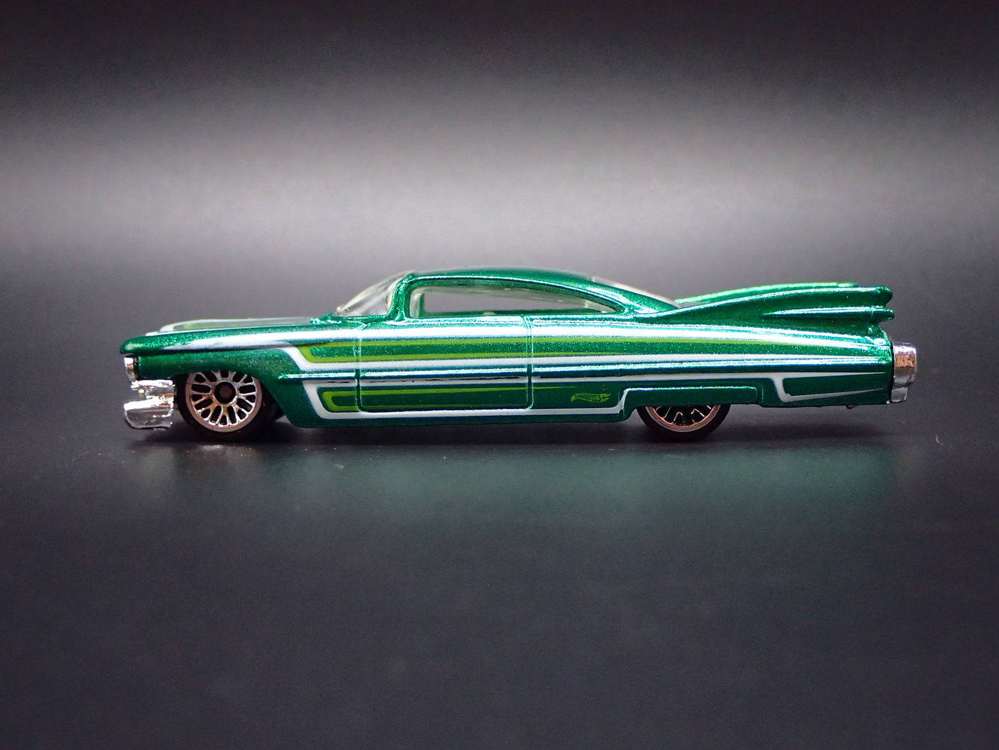 1959 59 CADILLAC CADDY GREEN 1/64 SCALE DIORAMA DIECAST MODEL CAR