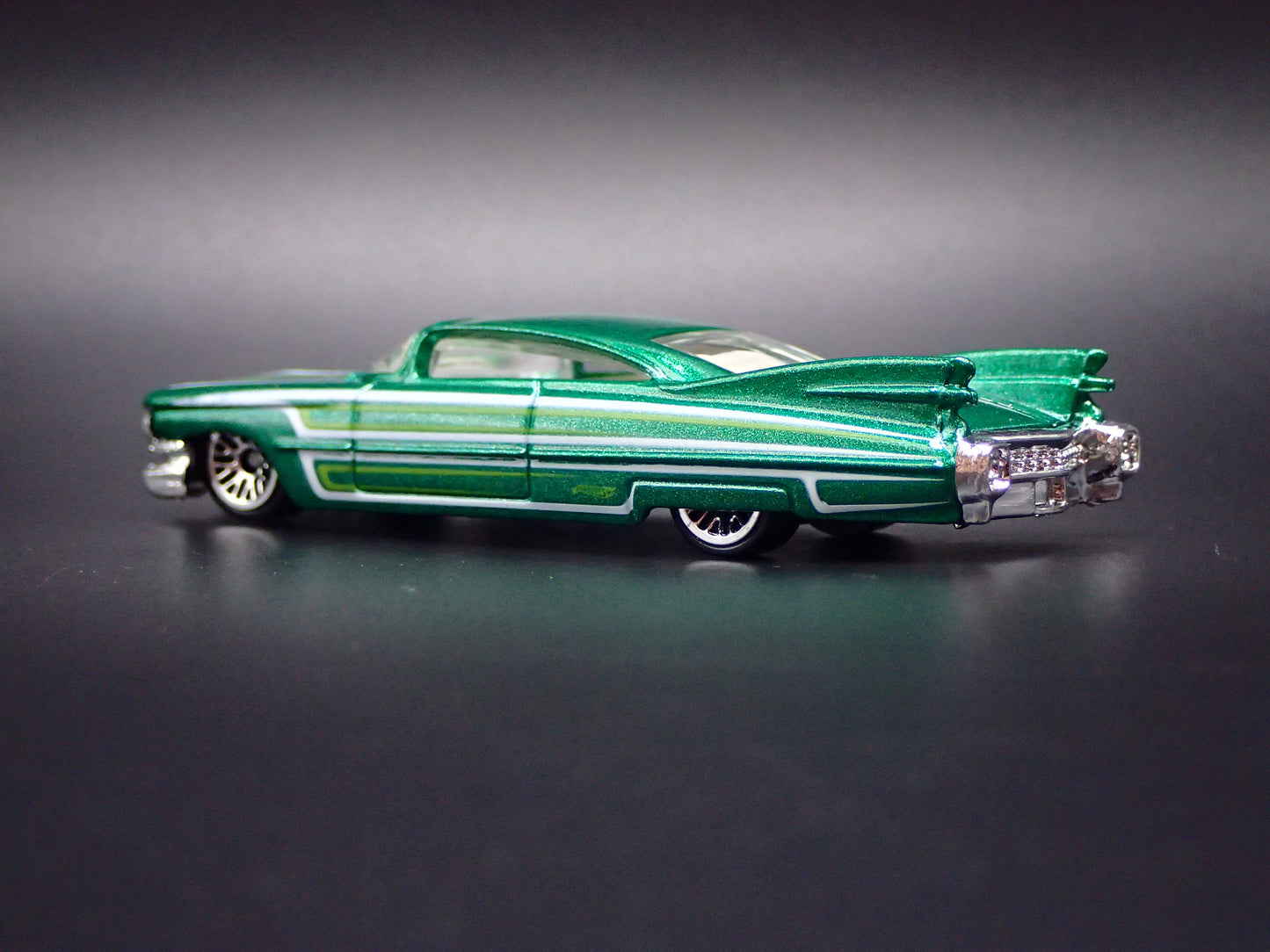 1959 59 CADILLAC CADDY GREEN 1/64 SCALE DIORAMA DIECAST MODEL CAR