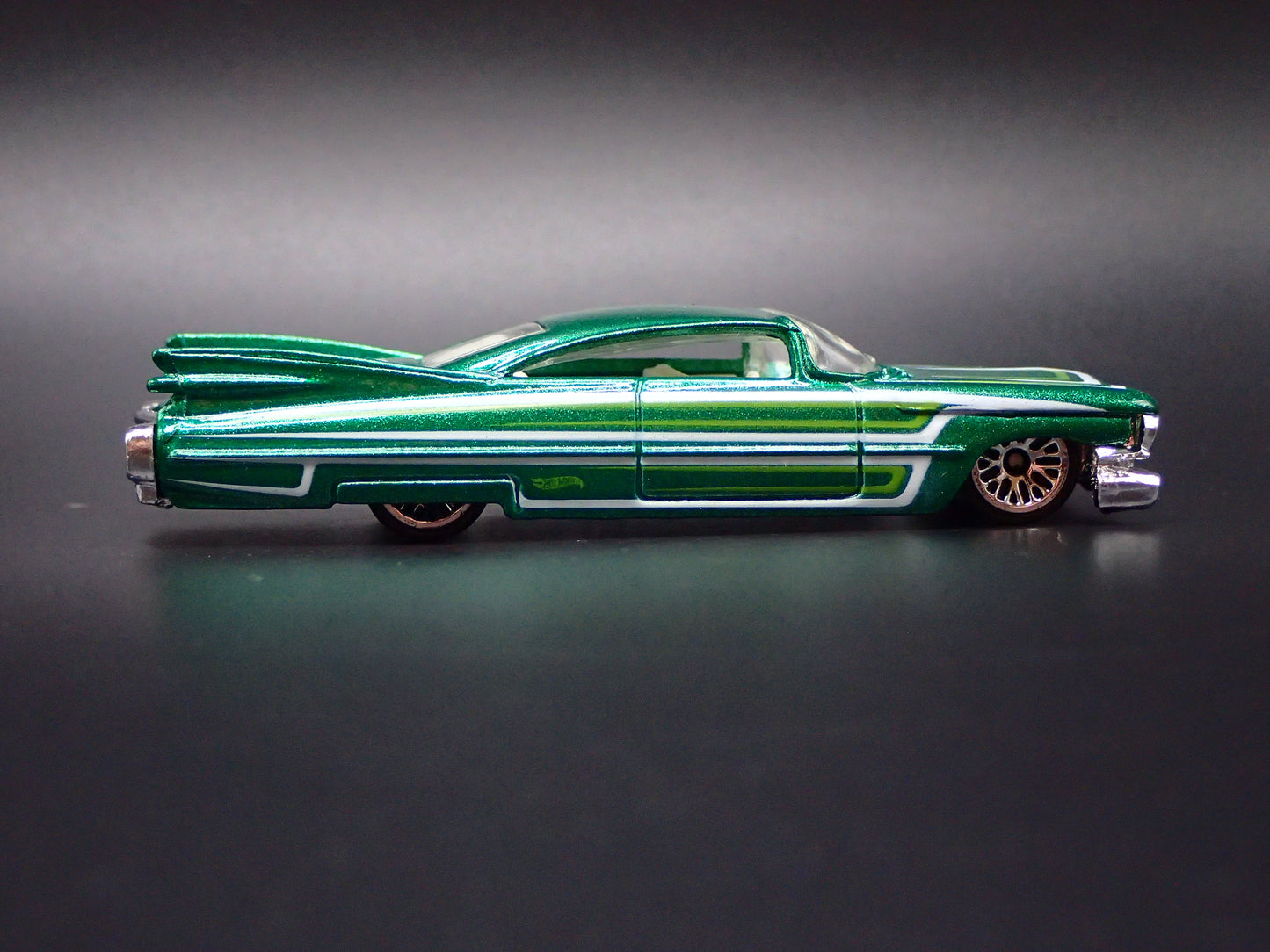 1959 59 CADILLAC CADDY GREEN 1/64 SCALE DIORAMA DIECAST MODEL CAR