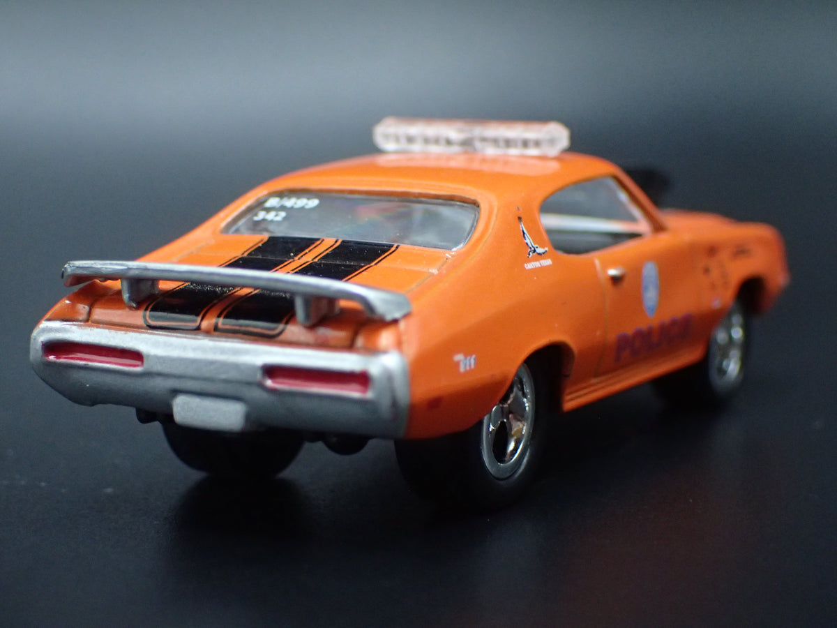 1971 71 BUICK GS POLICE 1:64 SCALE COLLECTIBLE DIORAMA DIECAST MODEL CAR