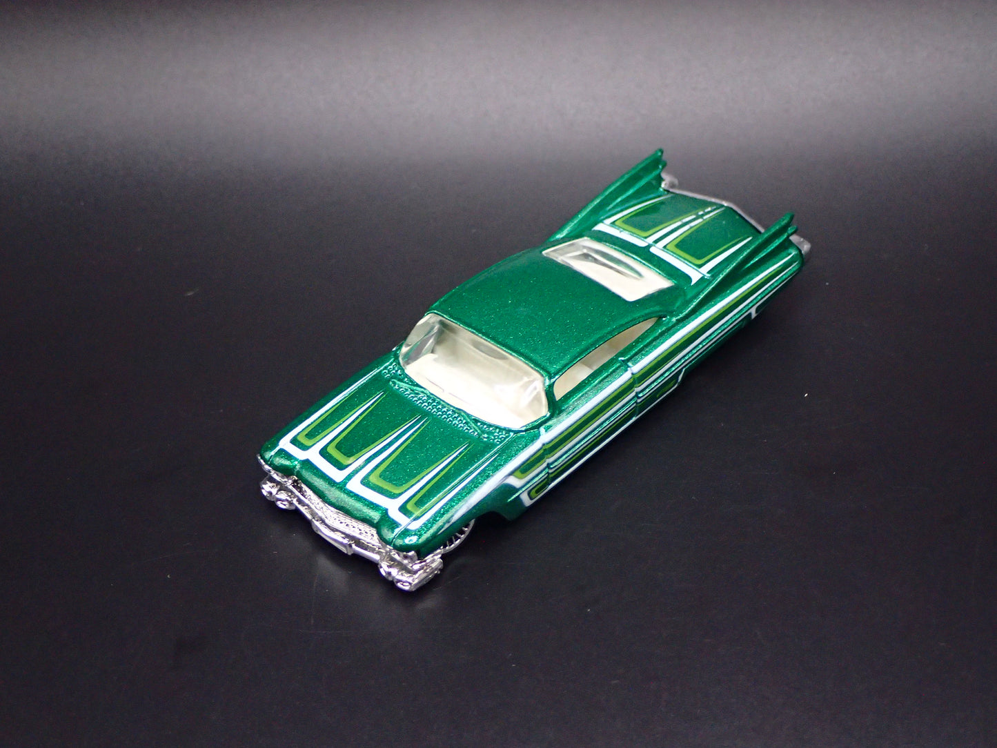 1959 59 CADILLAC CADDY GREEN 1/64 SCALE DIORAMA DIECAST MODEL CAR