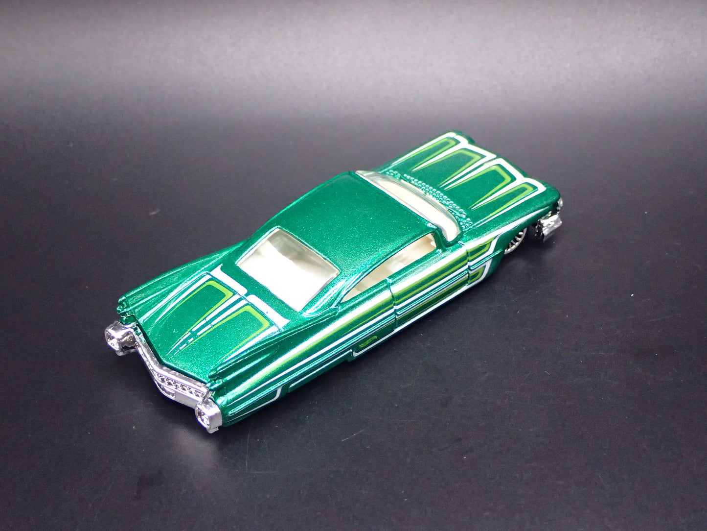 1959 59 CADILLAC CADDY GREEN 1/64 SCALE DIORAMA DIECAST MODEL CAR