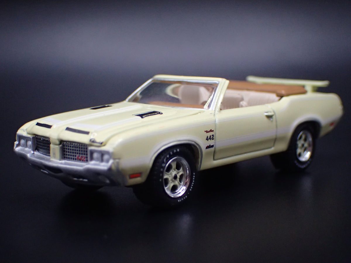 1972 72 OLDS OLDSMOBILE CUTLASS 442 CONVERTIBLE 1:64 SCALE DIECAST MODEL CAR