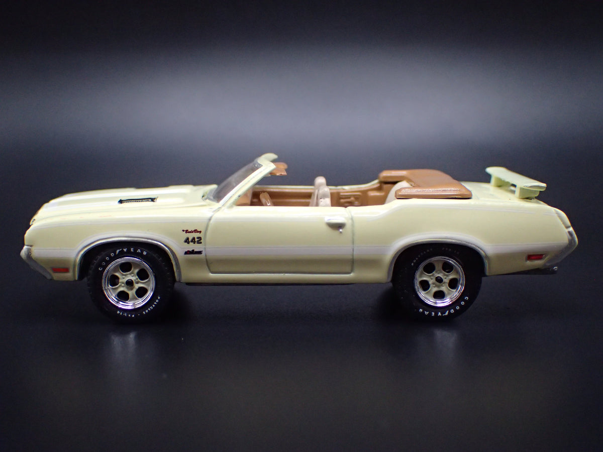 1972 72 OLDS OLDSMOBILE CUTLASS 442 CONVERTIBLE 1:64 SCALE DIECAST MODEL CAR