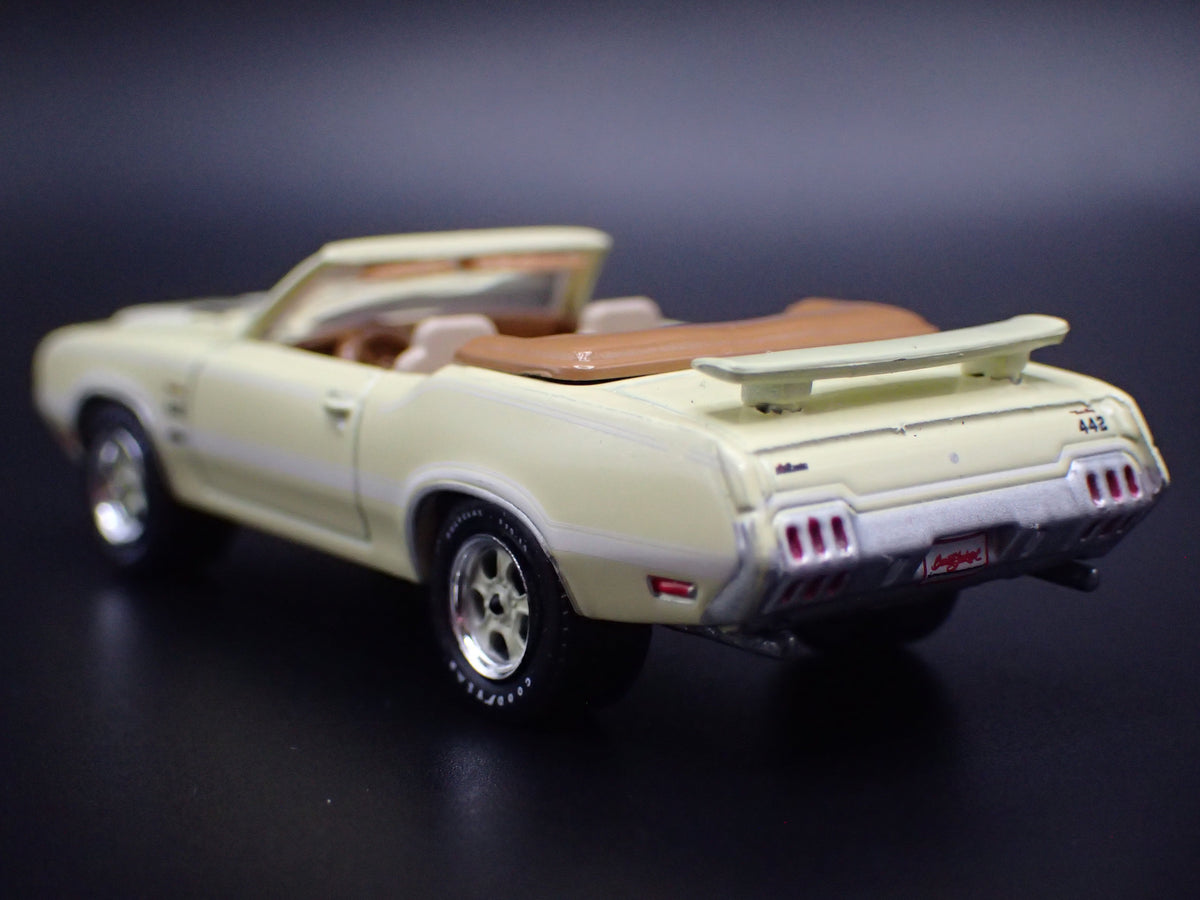 1972 72 OLDS OLDSMOBILE CUTLASS 442 CONVERTIBLE 1:64 SCALE DIECAST MODEL CAR