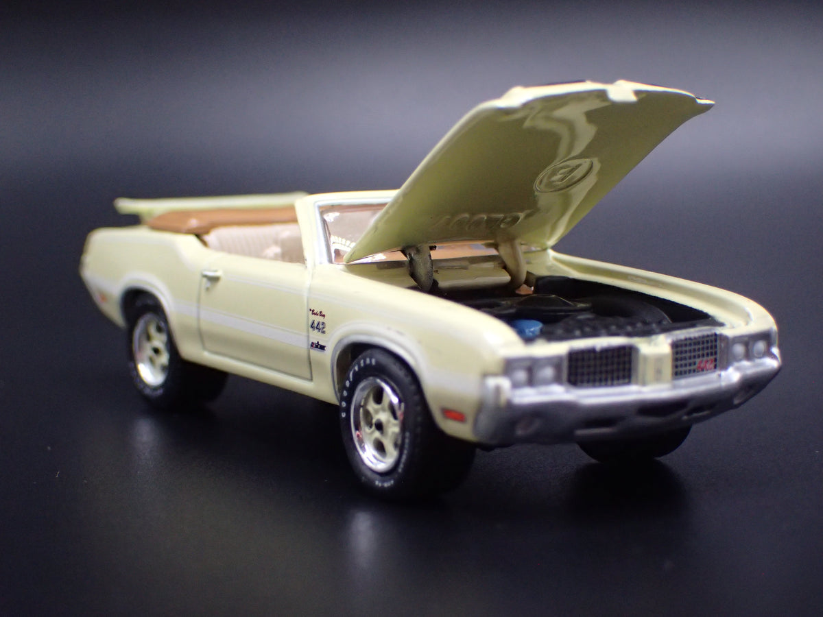 1972 72 OLDS OLDSMOBILE CUTLASS 442 CONVERTIBLE 1:64 SCALE DIECAST MODEL CAR