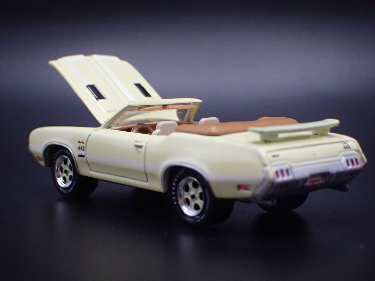 1972 72 OLDS OLDSMOBILE CUTLASS 442 CONVERTIBLE 1:64 SCALE DIECAST MODEL CAR