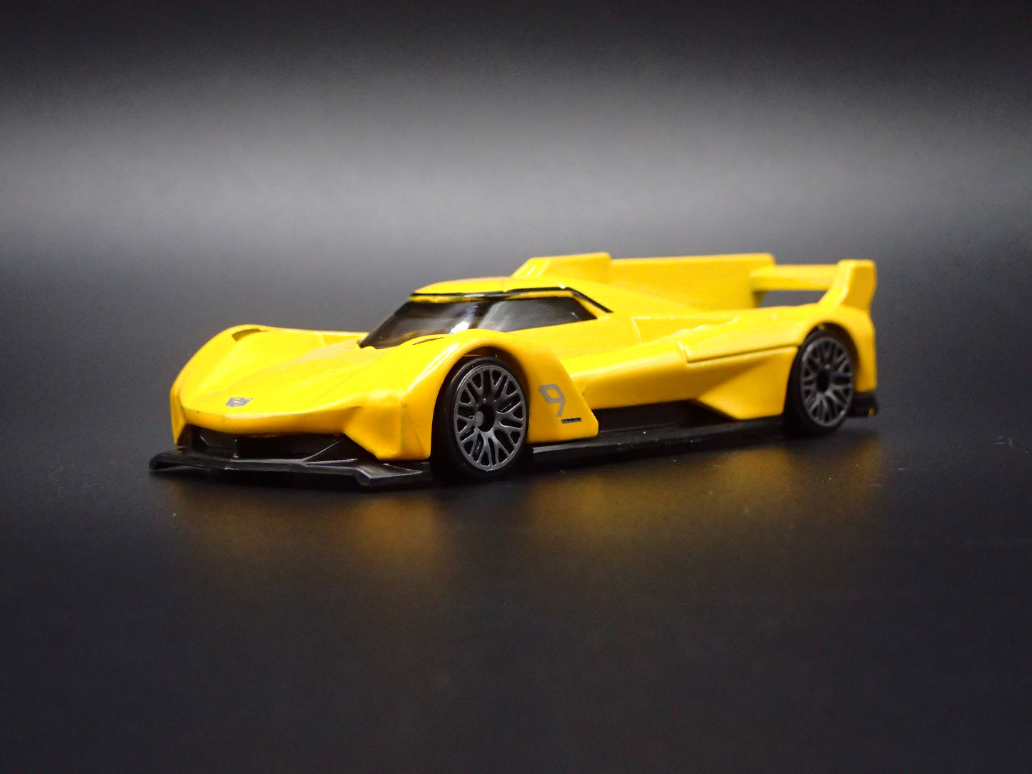 CADILLAC PROJECT GTP HYPERCAR RACE CAR 1:64 SCALE DIORAMA DIECAST MODEL CAR