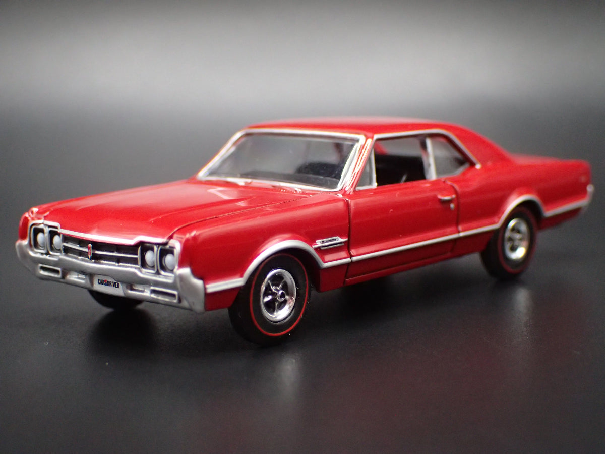 1966 66 OLDS OLDSMOBILE 442 1/64 SCALE COLLECTIBLE DIORAMA DIECAST MODEL CAR