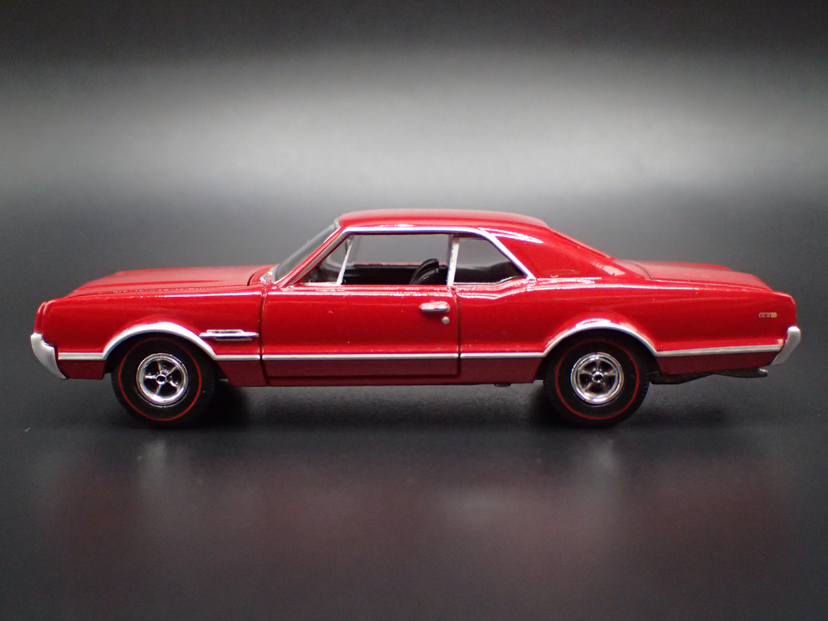 1966 66 OLDS OLDSMOBILE 442 1/64 SCALE COLLECTIBLE DIORAMA DIECAST MODEL CAR