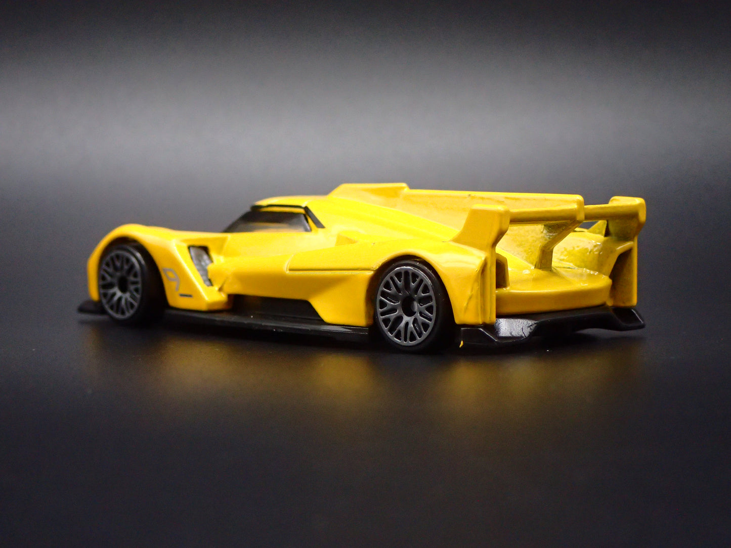 CADILLAC PROJECT GTP HYPERCAR RACE CAR 1:64 SCALE DIORAMA DIECAST MODEL CAR