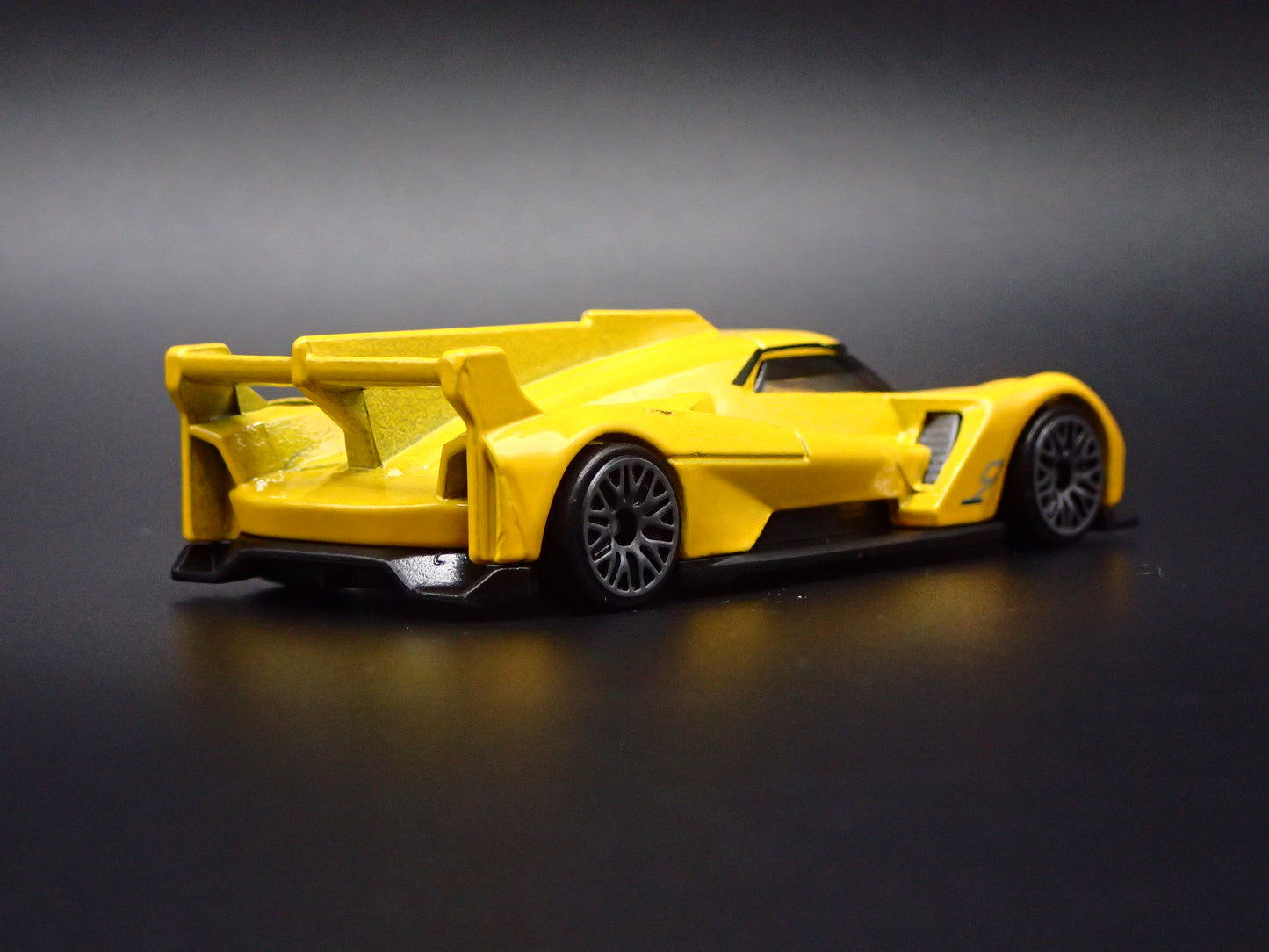 CADILLAC PROJECT GTP HYPERCAR RACE CAR 1:64 SCALE DIORAMA DIECAST MODEL CAR
