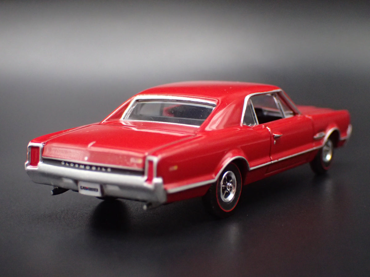 1966 66 OLDS OLDSMOBILE 442 1/64 SCALE COLLECTIBLE DIORAMA DIECAST MODEL CAR