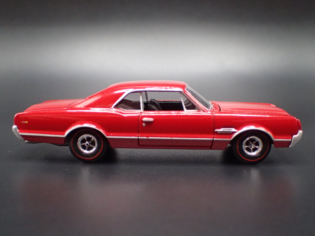 1966 66 OLDS OLDSMOBILE 442 1/64 SCALE COLLECTIBLE DIORAMA DIECAST MODEL CAR