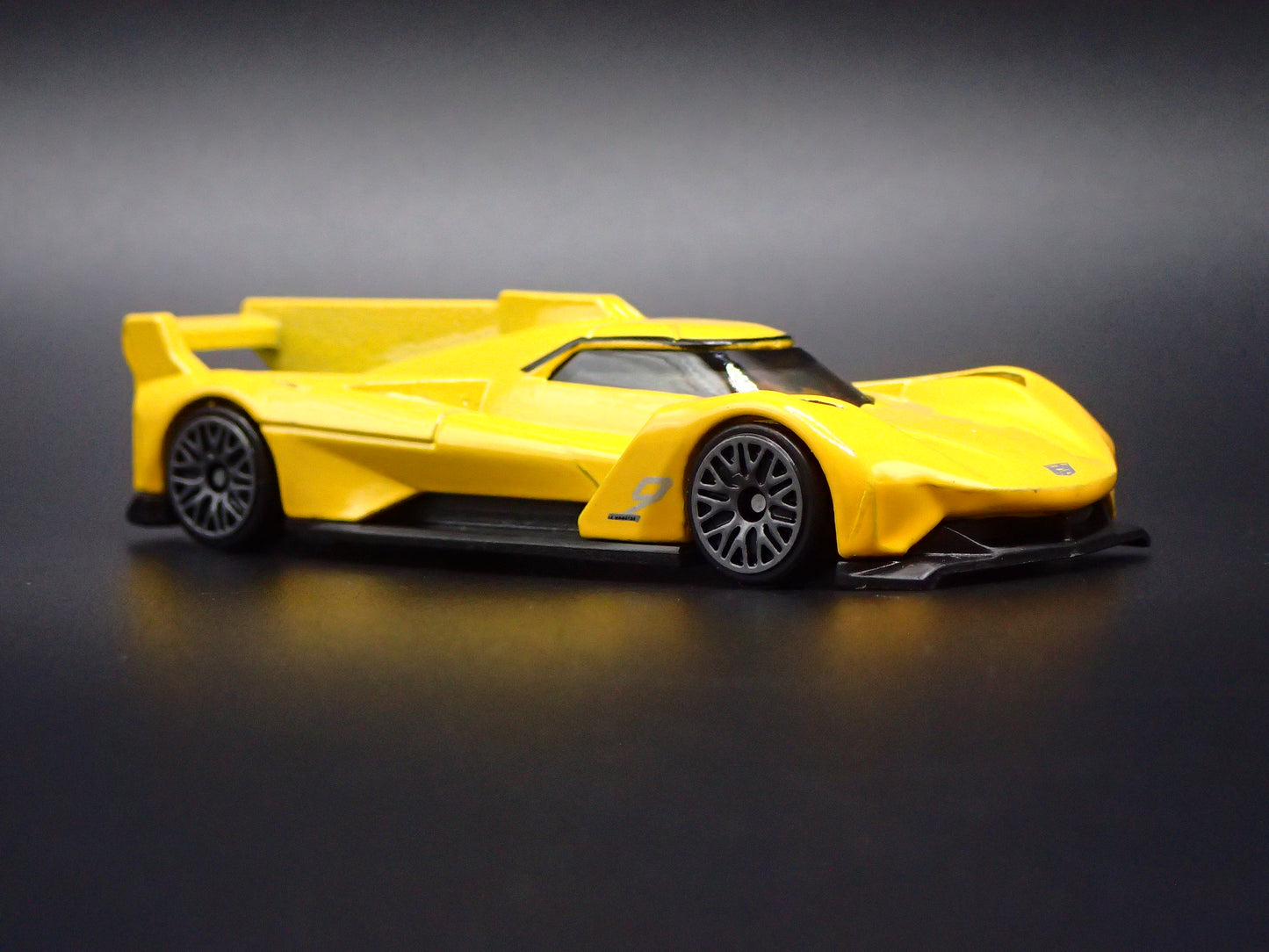CADILLAC PROJECT GTP HYPERCAR RACE CAR 1:64 SCALE DIORAMA DIECAST MODEL CAR