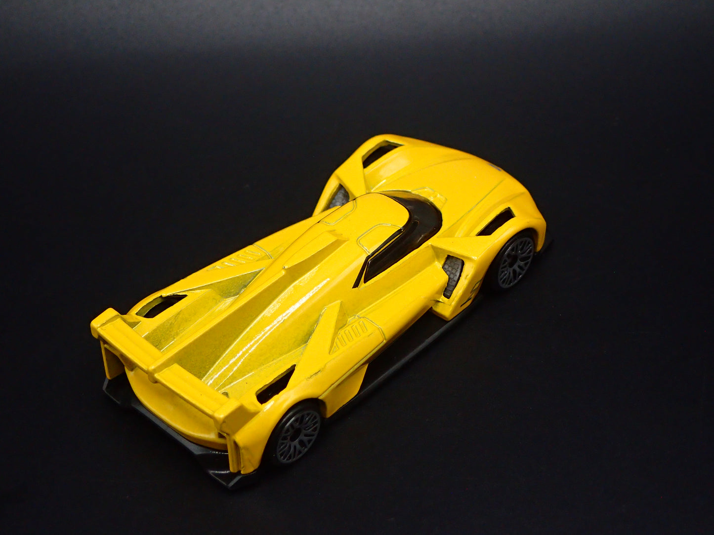 CADILLAC PROJECT GTP HYPERCAR RACE CAR 1:64 SCALE DIORAMA DIECAST MODEL CAR