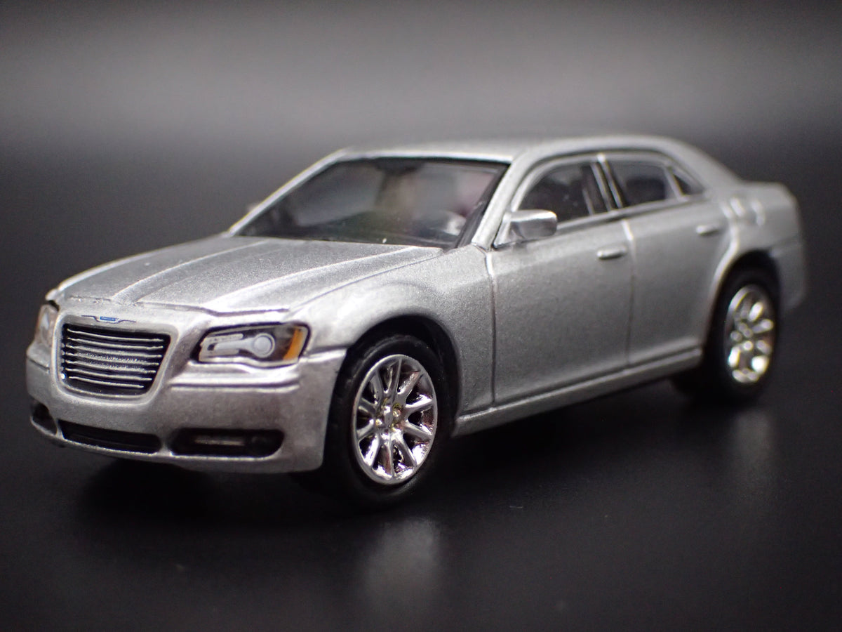 2011-2023 CHRYSLER 300C SILVER 1:64 SCALE DIORAMA DIECAST MODEL CAR