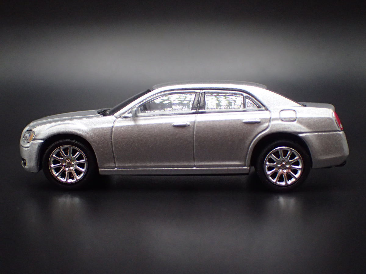 2011-2023 CHRYSLER 300C SILVER 1:64 SCALE DIORAMA DIECAST MODEL CAR