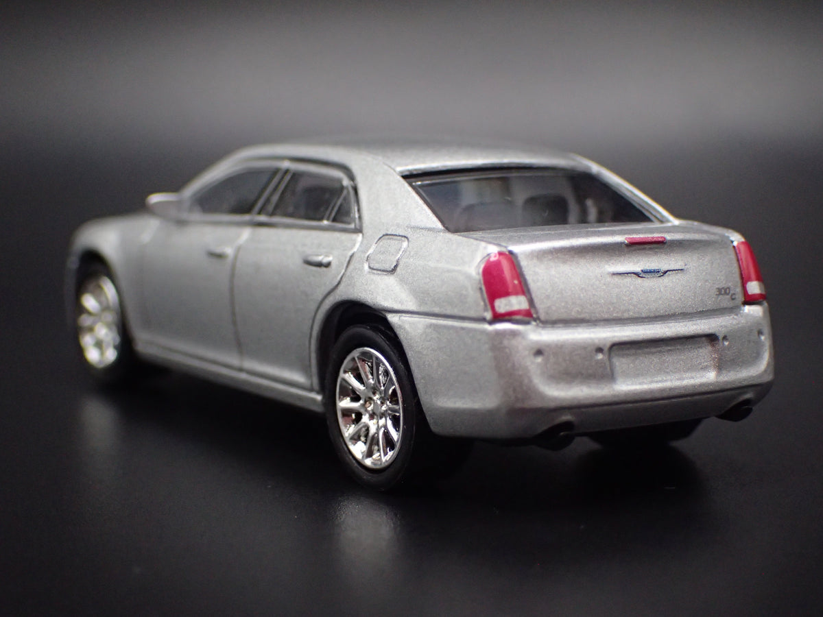 2011-2023 CHRYSLER 300C SILVER 1:64 SCALE DIORAMA DIECAST MODEL CAR