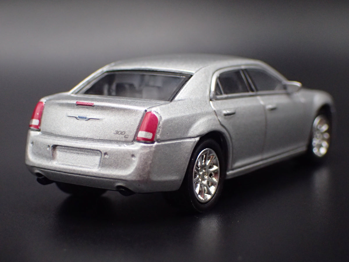 2011-2023 CHRYSLER 300C SILVER 1:64 SCALE DIORAMA DIECAST MODEL CAR
