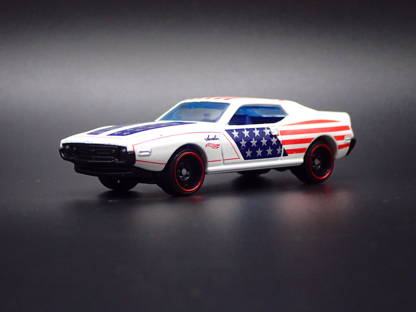 1971 71 AMC JAVELIN AMX WHITE 1:64 SCALE COLLECTIBLE DIORAMA DIECAST MODEL CAR