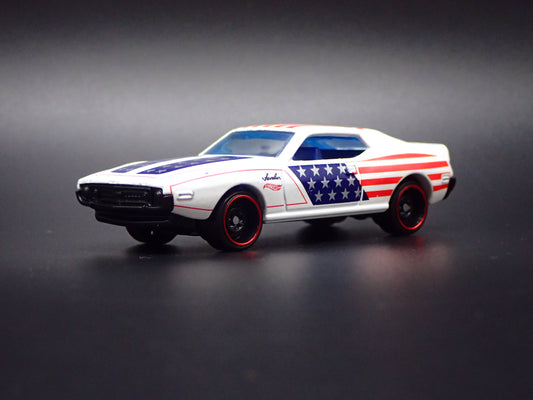 1971 71 AMC JAVELIN AMX WHITE 1:64 SCALE COLLECTIBLE DIORAMA DIECAST MODEL CAR