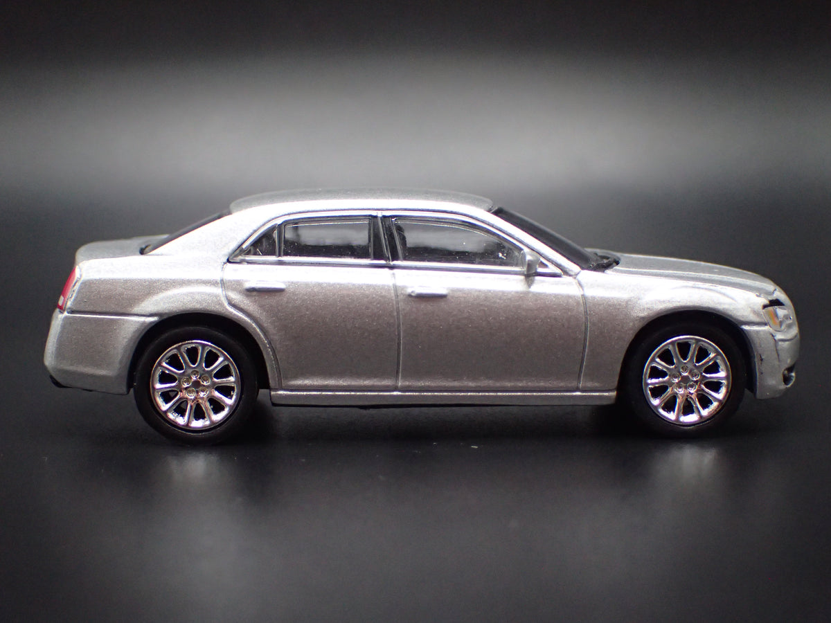 2011-2023 CHRYSLER 300C SILVER 1:64 SCALE DIORAMA DIECAST MODEL CAR