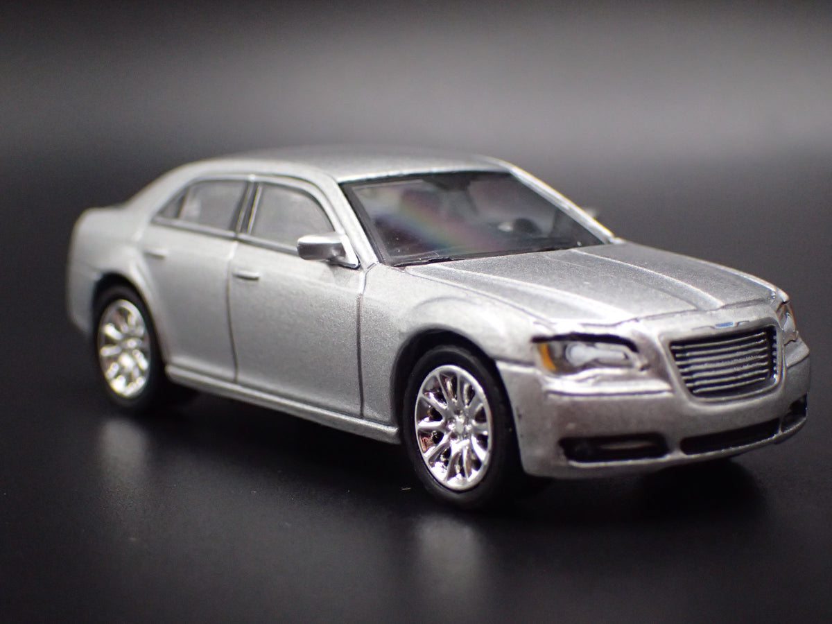 2011-2023 CHRYSLER 300C SILVER 1:64 SCALE DIORAMA DIECAST MODEL CAR