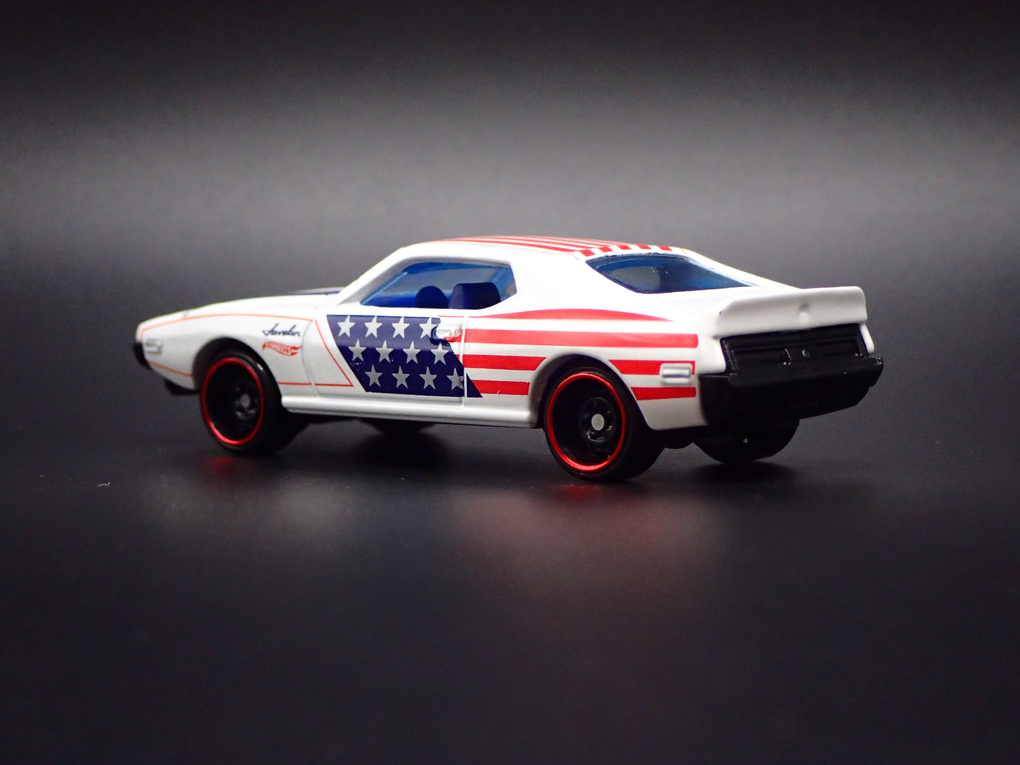 1971 71 AMC JAVELIN AMX WHITE 1:64 SCALE COLLECTIBLE DIORAMA DIECAST MODEL CAR