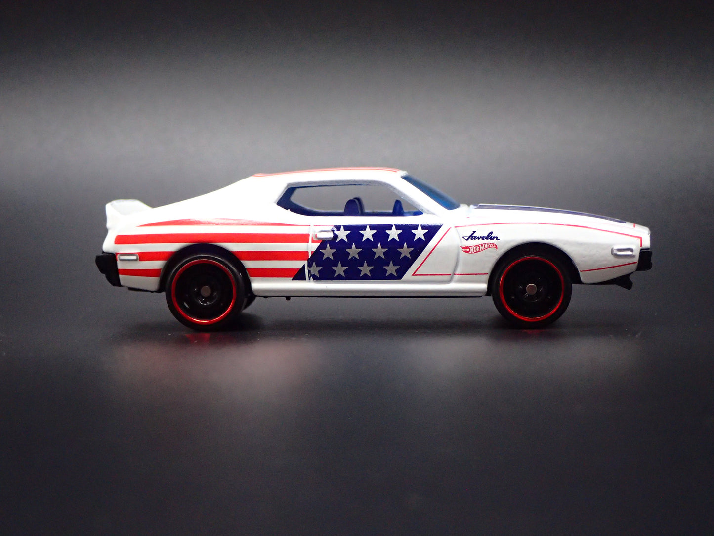 1971 71 AMC JAVELIN AMX WHITE 1:64 SCALE COLLECTIBLE DIORAMA DIECAST MODEL CAR