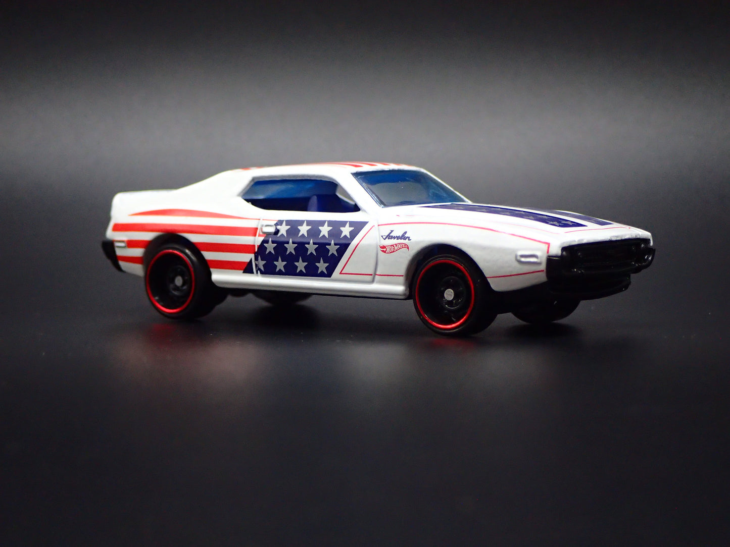 1971 71 AMC JAVELIN AMX WHITE 1:64 SCALE COLLECTIBLE DIORAMA DIECAST MODEL CAR