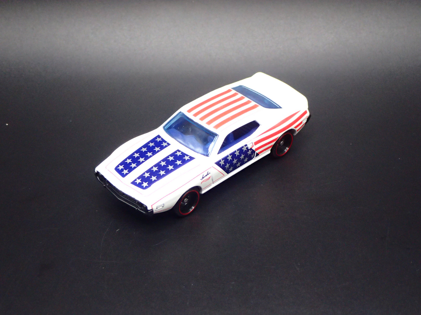 1971 71 AMC JAVELIN AMX WHITE 1:64 SCALE COLLECTIBLE DIORAMA DIECAST MODEL CAR