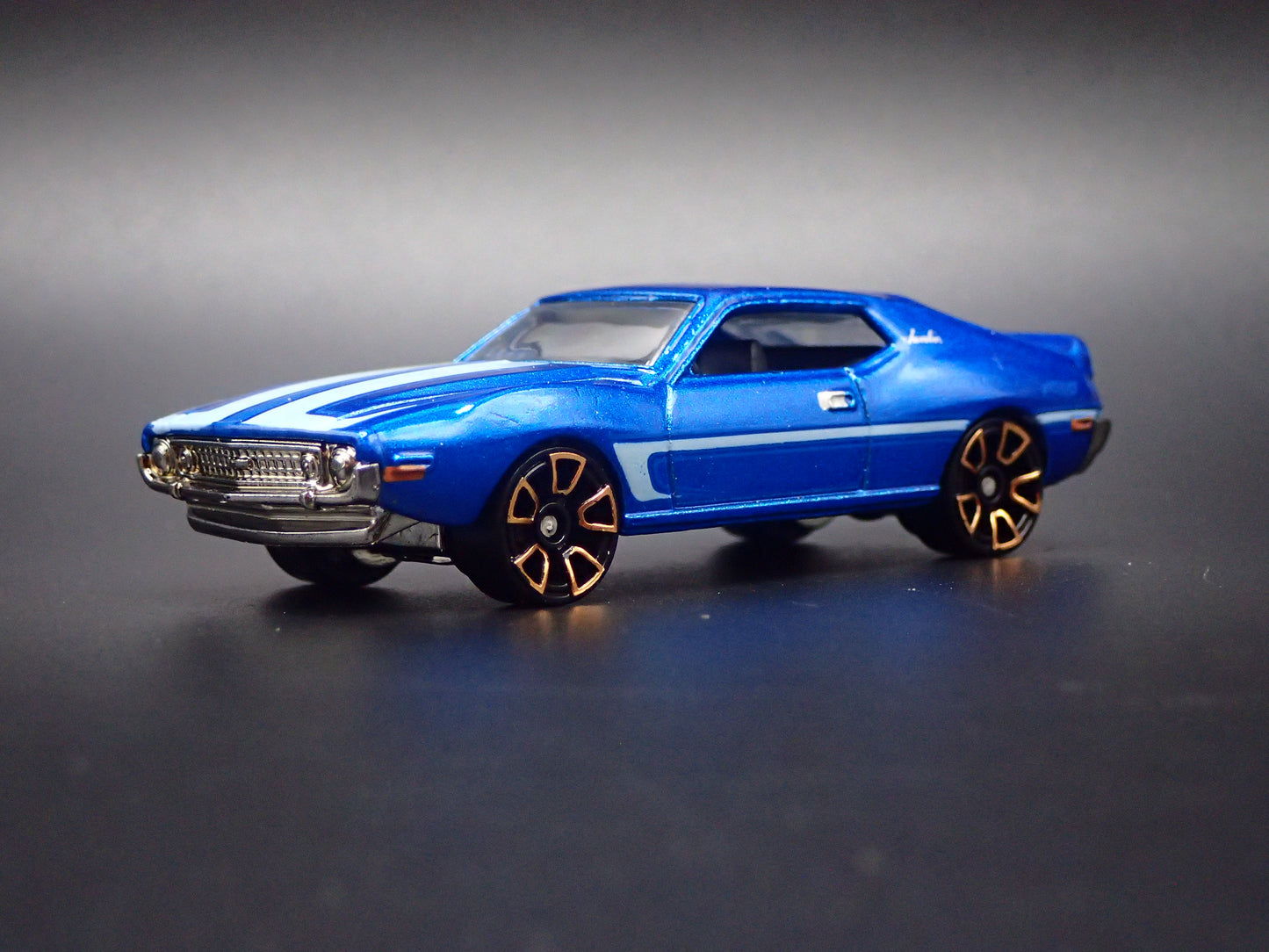 1971 71 AMC JAVELIN AMX RARE 1:64 SCALE COLLECTIBLE DIORAMA DIECAST MODEL CAR