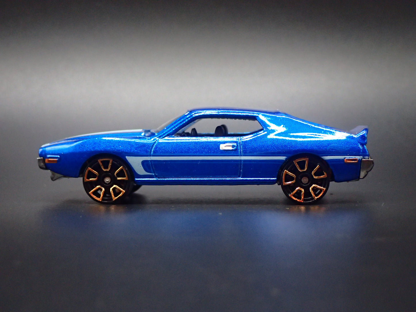 1971 71 AMC JAVELIN AMX RARE 1:64 SCALE COLLECTIBLE DIORAMA DIECAST MODEL CAR