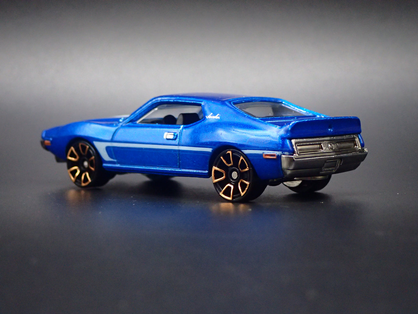 1971 71 AMC JAVELIN AMX RARE 1:64 SCALE COLLECTIBLE DIORAMA DIECAST MODEL CAR