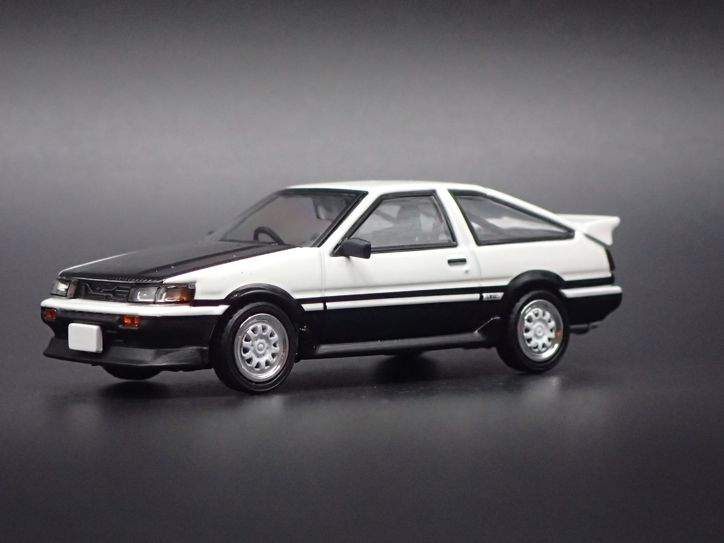 1983-1987 TOYOTA AE86 SPRINTER TRUENO INITIAL D 1/64 SCALE DIECAST MODEL CAR