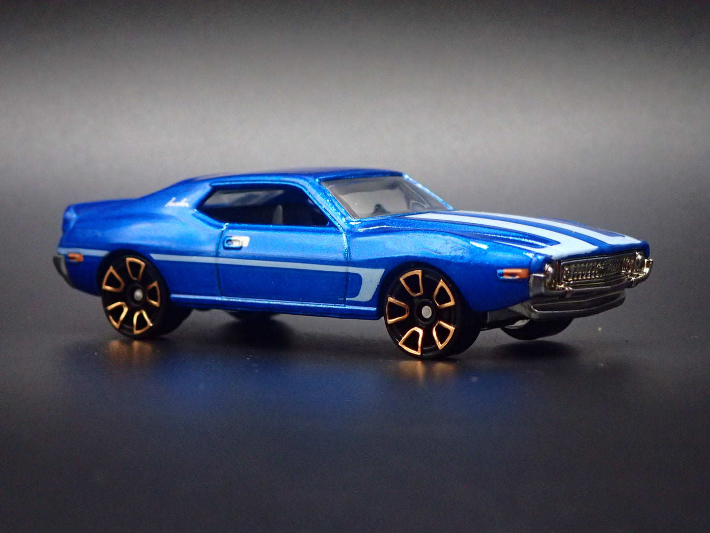 1971 71 AMC JAVELIN AMX RARE 1:64 SCALE COLLECTIBLE DIORAMA DIECAST MODEL CAR