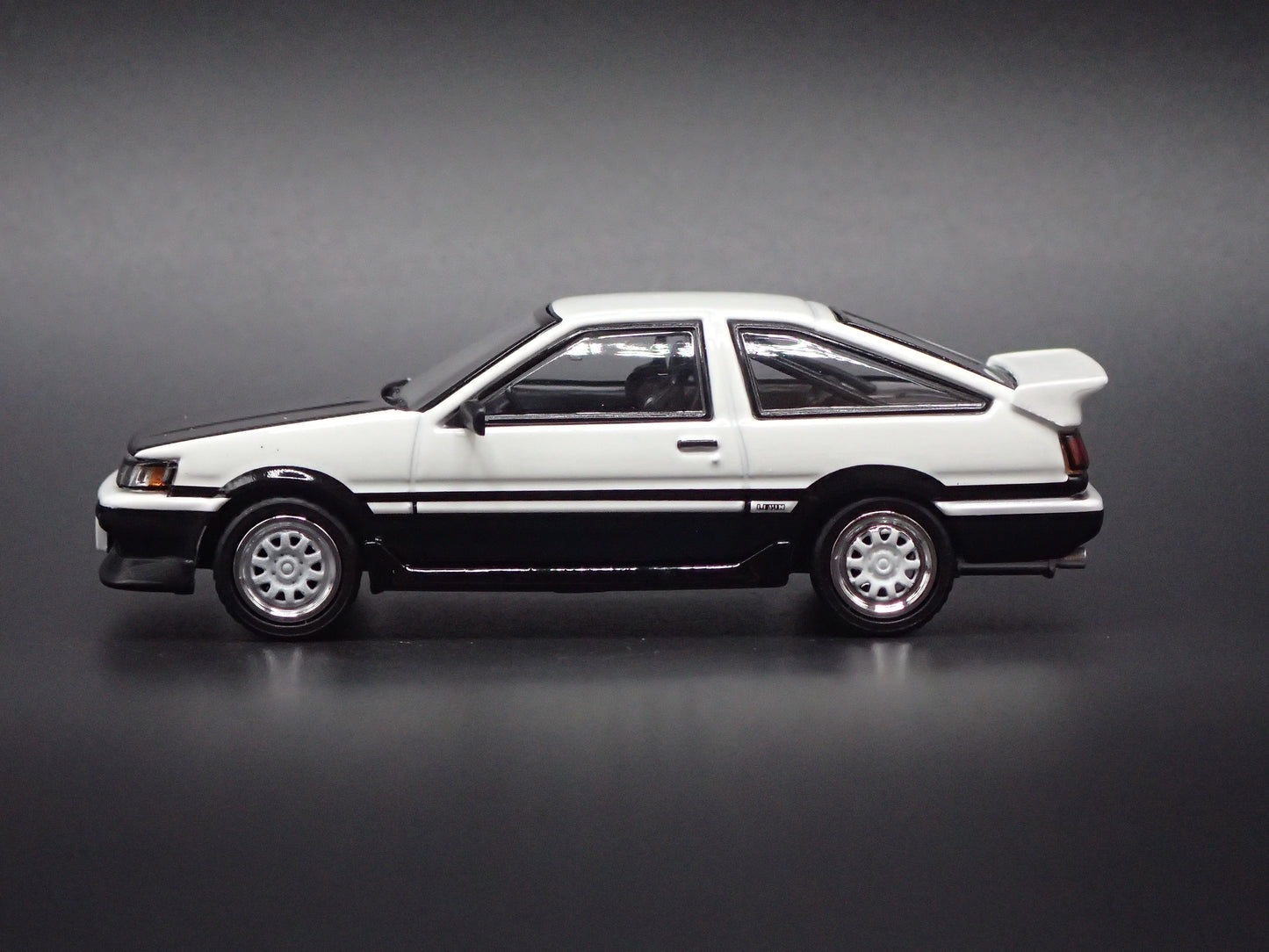 1983-1987 TOYOTA AE86 SPRINTER TRUENO INITIAL D 1/64 SCALE DIECAST MODEL CAR