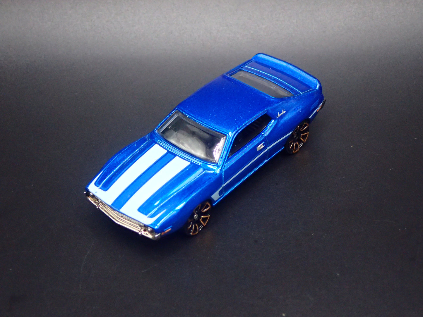 1971 71 AMC JAVELIN AMX RARE 1:64 SCALE COLLECTIBLE DIORAMA DIECAST MODEL CAR