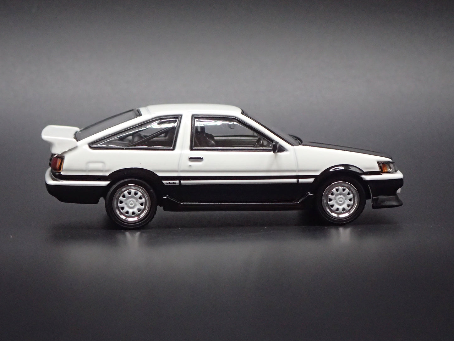1983-1987 TOYOTA AE86 SPRINTER TRUENO INITIAL D 1/64 SCALE DIECAST MODEL CAR