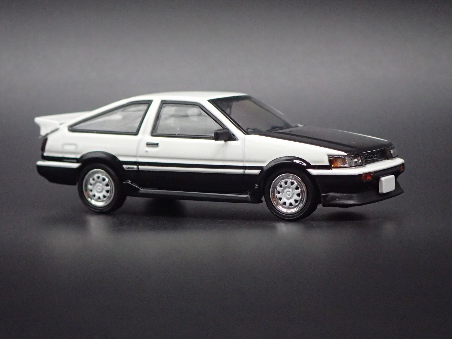 1983-1987 TOYOTA AE86 SPRINTER TRUENO INITIAL D 1/64 SCALE DIECAST MODEL CAR