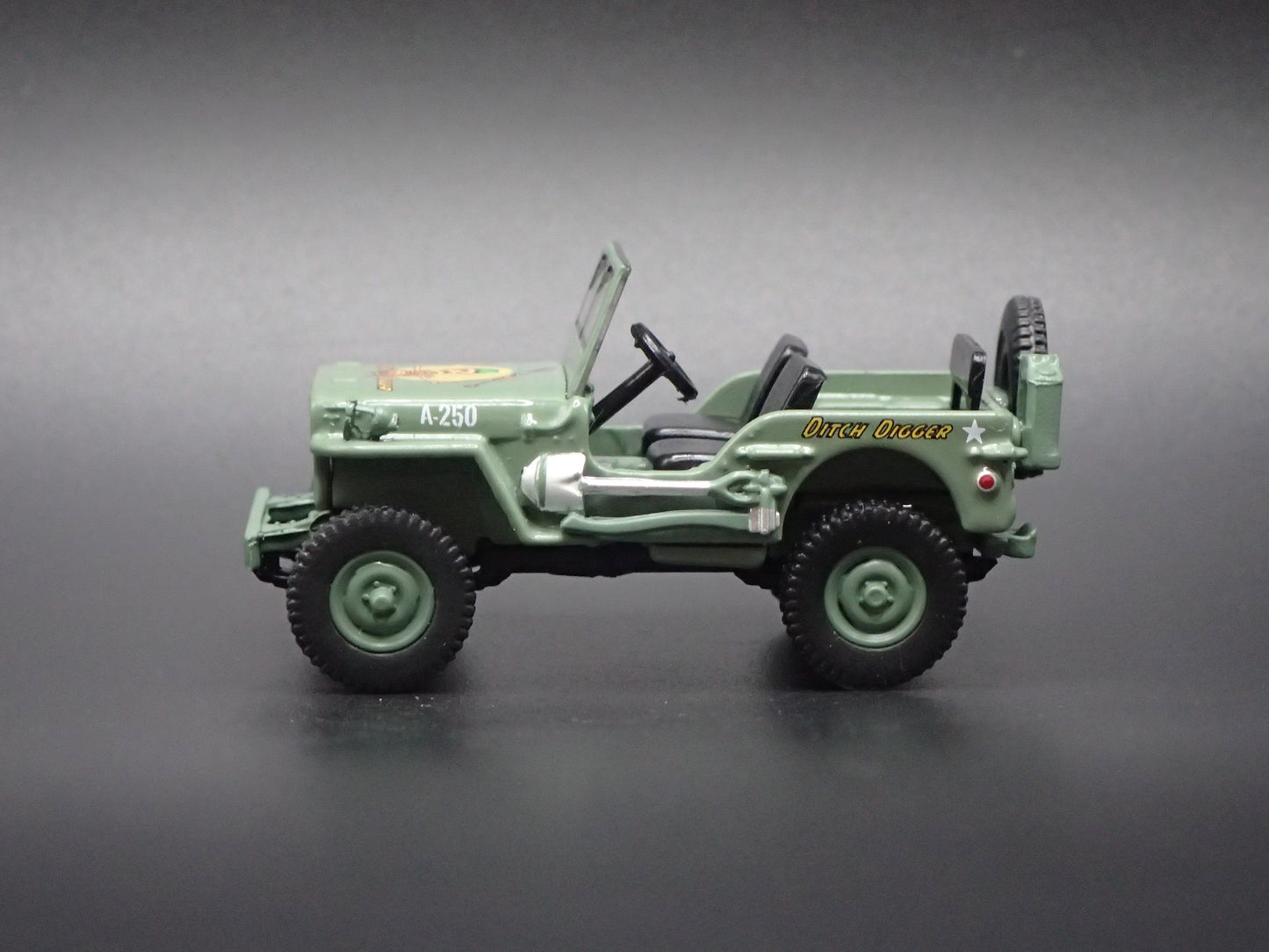 1941-1945 JEEP WILLYS MB ARMY AMERICA 250 1:64 SCALE DIORAMA DIECAST MODEL CAR