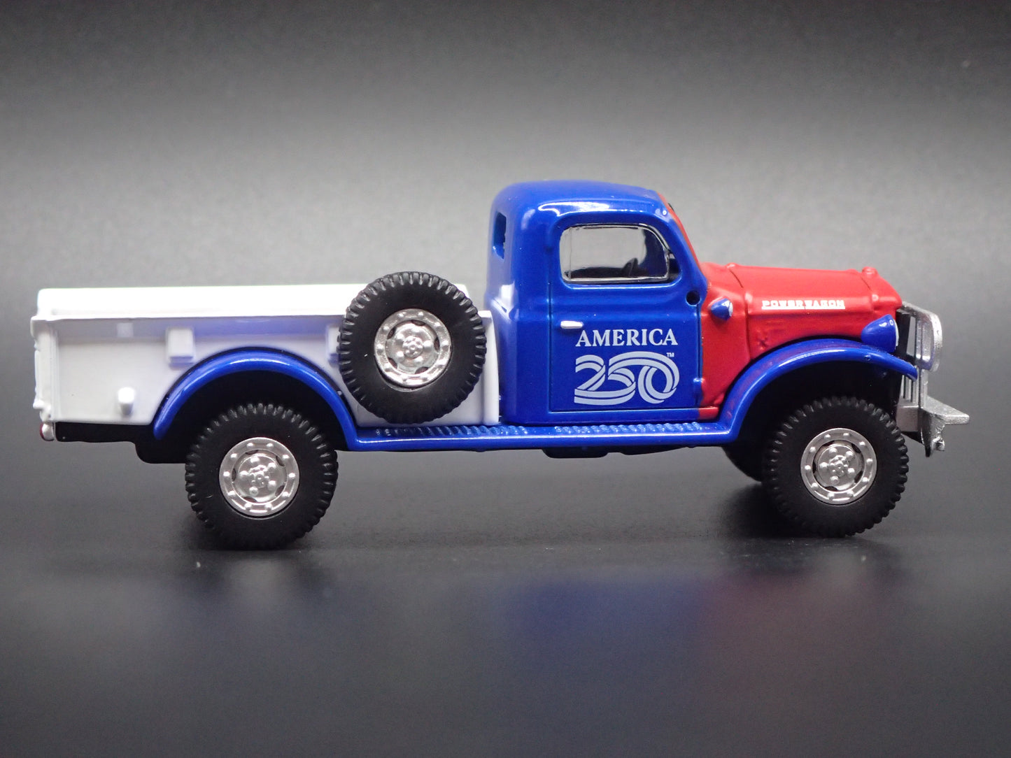 1946 46 DODGE POWER WAGON TRUCK AMERICA 250 1:64 SCALE DIECAST MODEL CAR