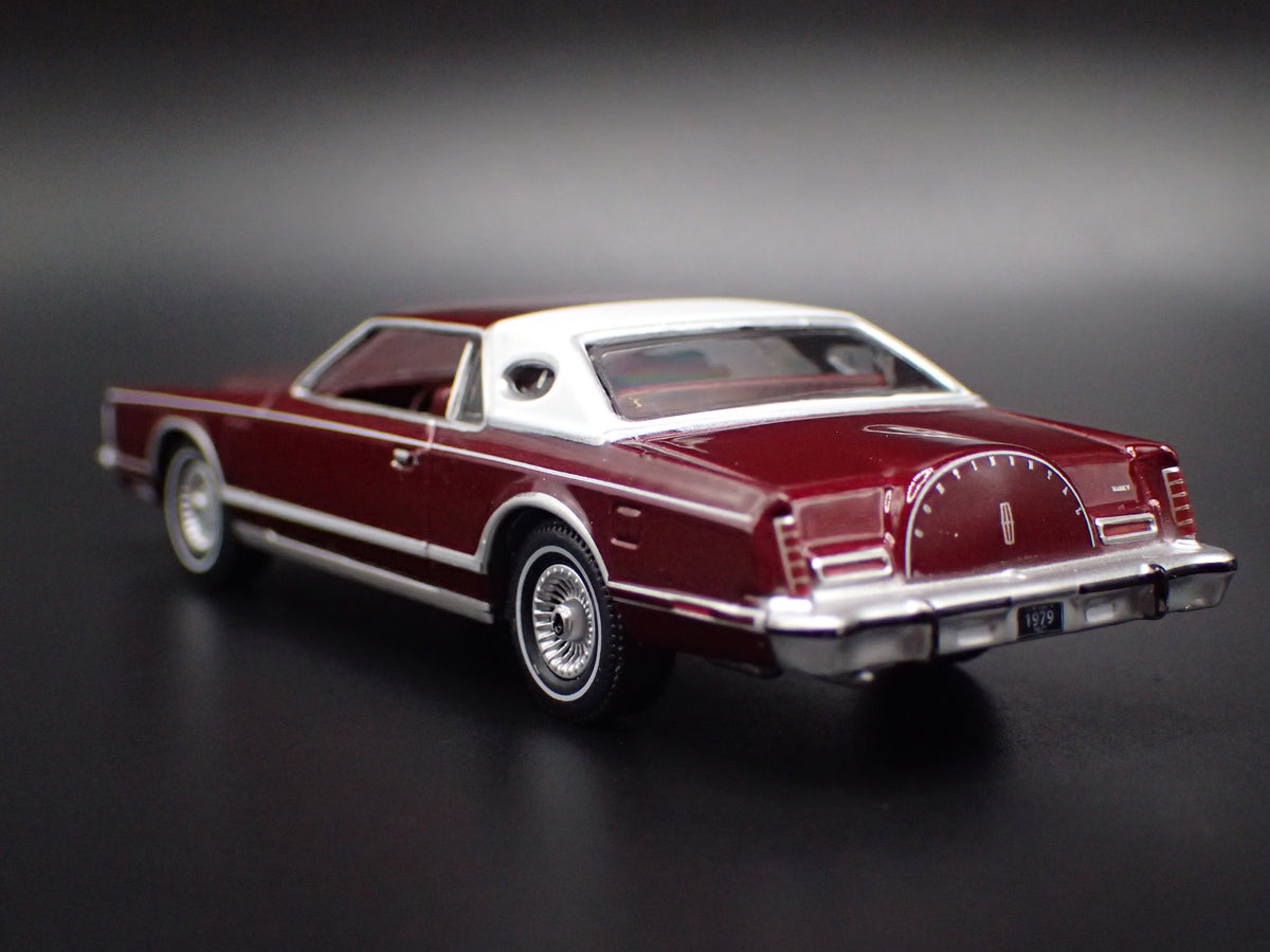 1978 78 LINCOLN CONTINENTAL MARK V RED 1:64 SCALE DIORAMA DIECAST MODEL CAR