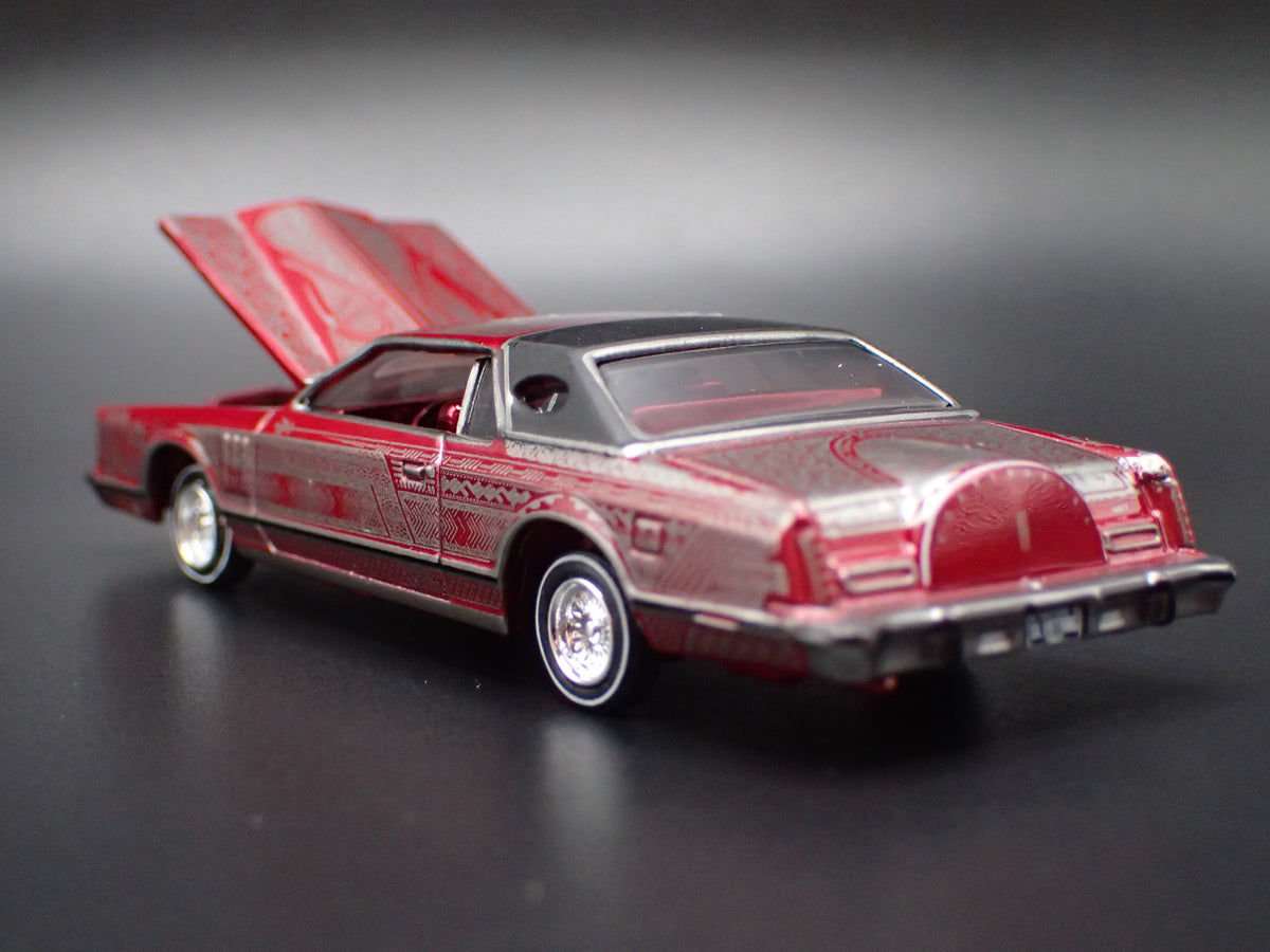 1979 79 LINCOLN CONTINENTAL MARK V LOWRIDER RED CHASE 1:64 SCALE DIECAST MODEL CAR