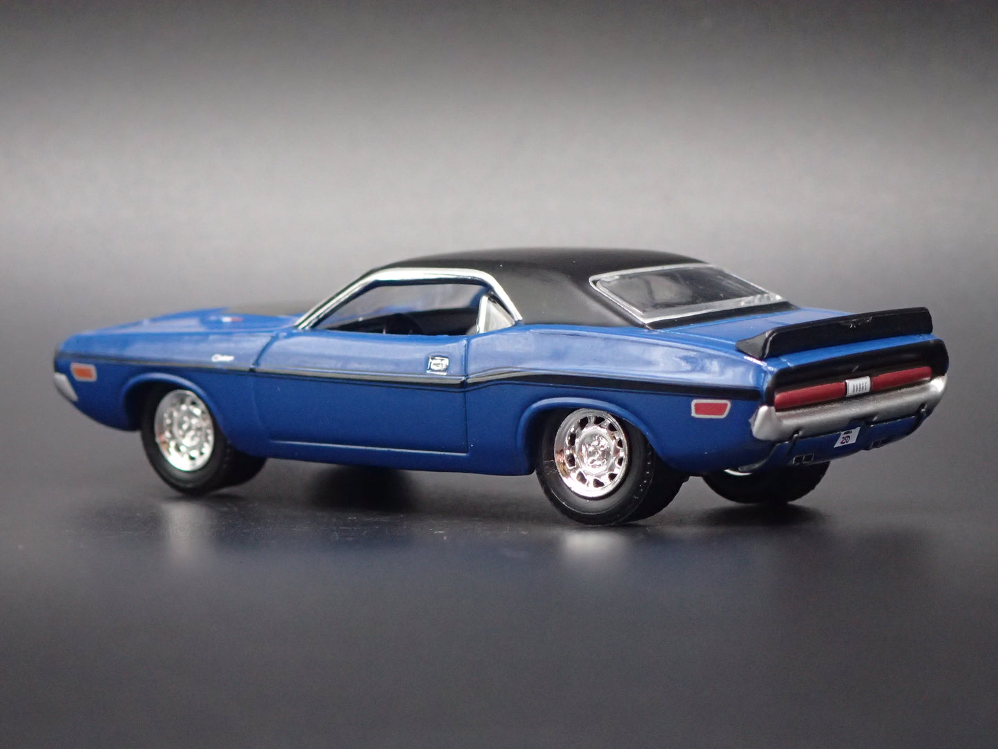 1970 70 DODGE CHALLENGER BLUE 1:64 SCALE COLLECTIBLE DIORAMA DIECAST MODEL CAR