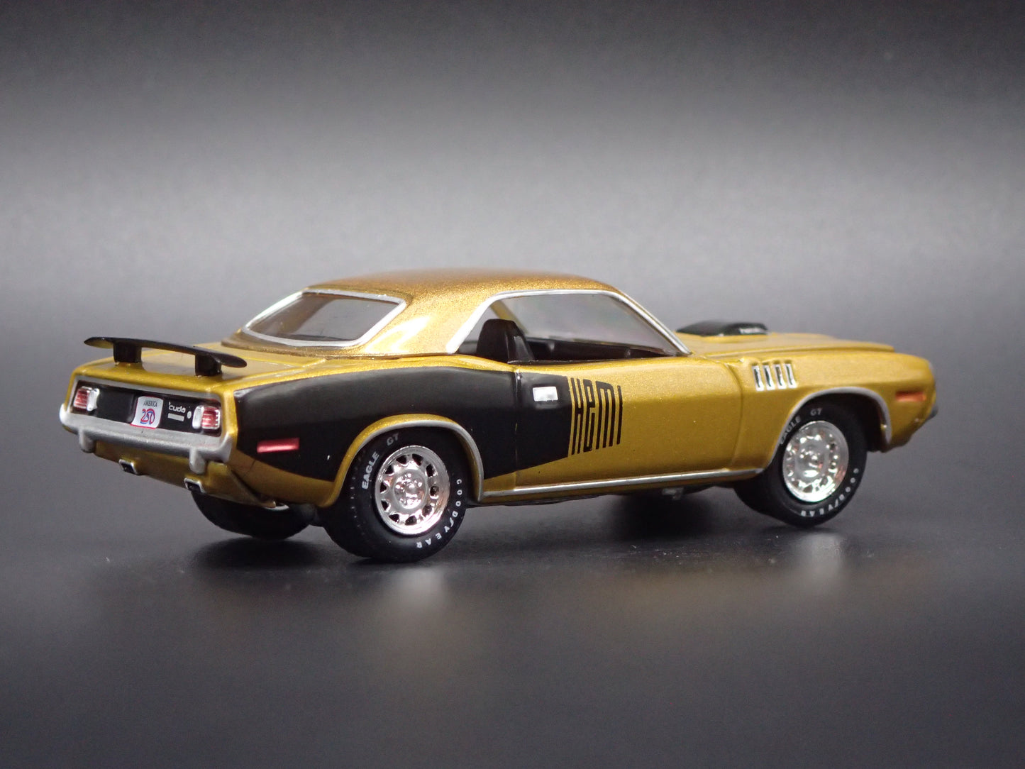 1971 71 PLYMOUTH HEMI CUDA GOLD 1:64 SCALE COLLECTIBLE DIORAMA DIECAST MODEL CAR