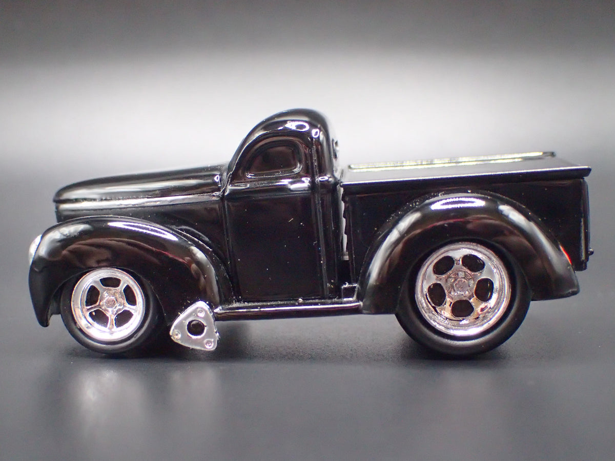 1940 40 WILLYS PICKUP TRUCK BLACK 1:64 SCALE DIORAMA DIECAST MODEL CAR