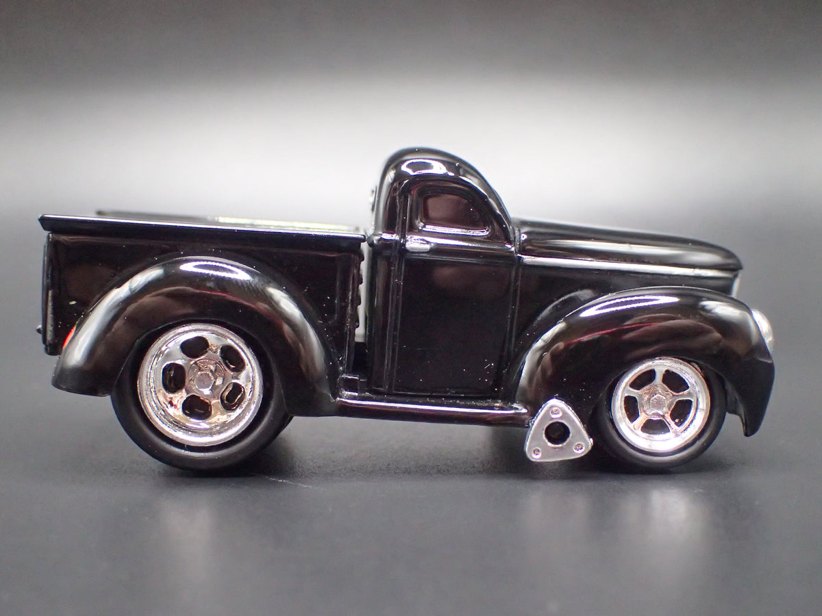 1940 40 WILLYS PICKUP TRUCK BLACK 1:64 SCALE DIORAMA DIECAST MODEL CAR